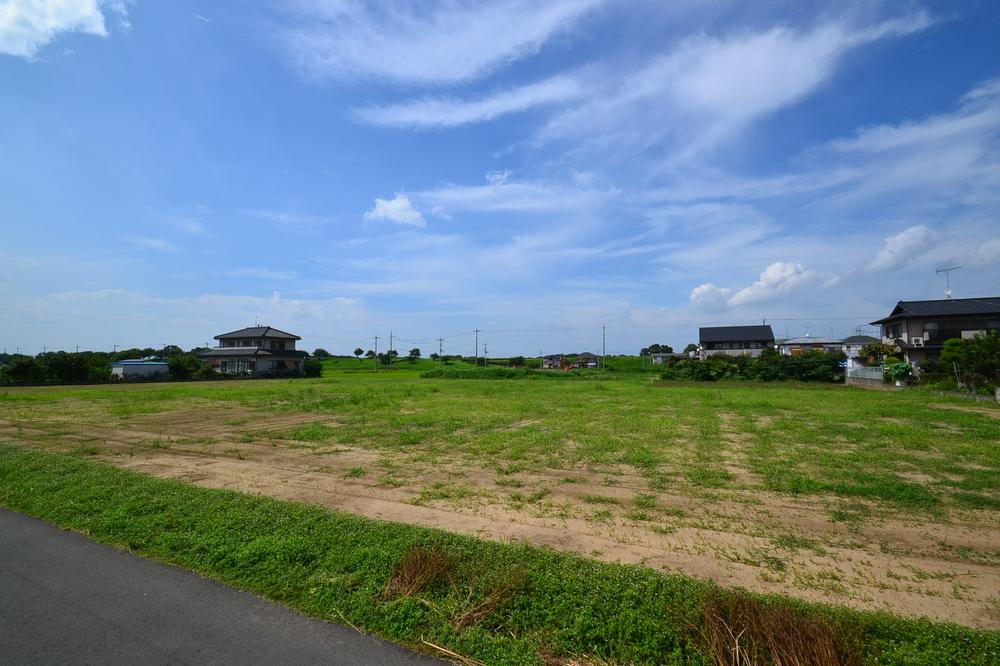 View photos from the dwelling unit. View from the site (August 2013) Shooting