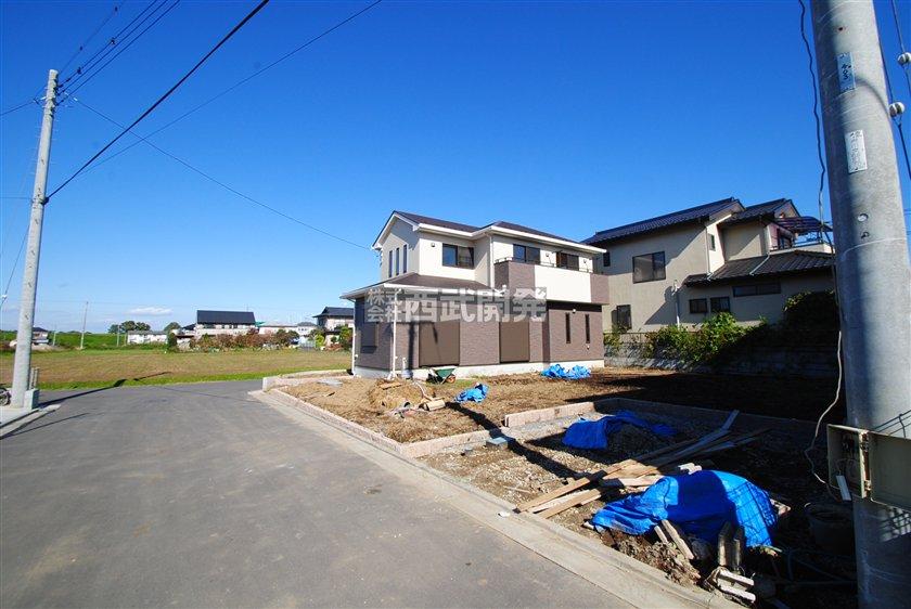 Local photos, including front road. Local (11 May 2013) Shooting