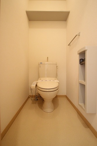 Toilet. Apamanshop Tsurugashima shop TEL: 049-233-7511