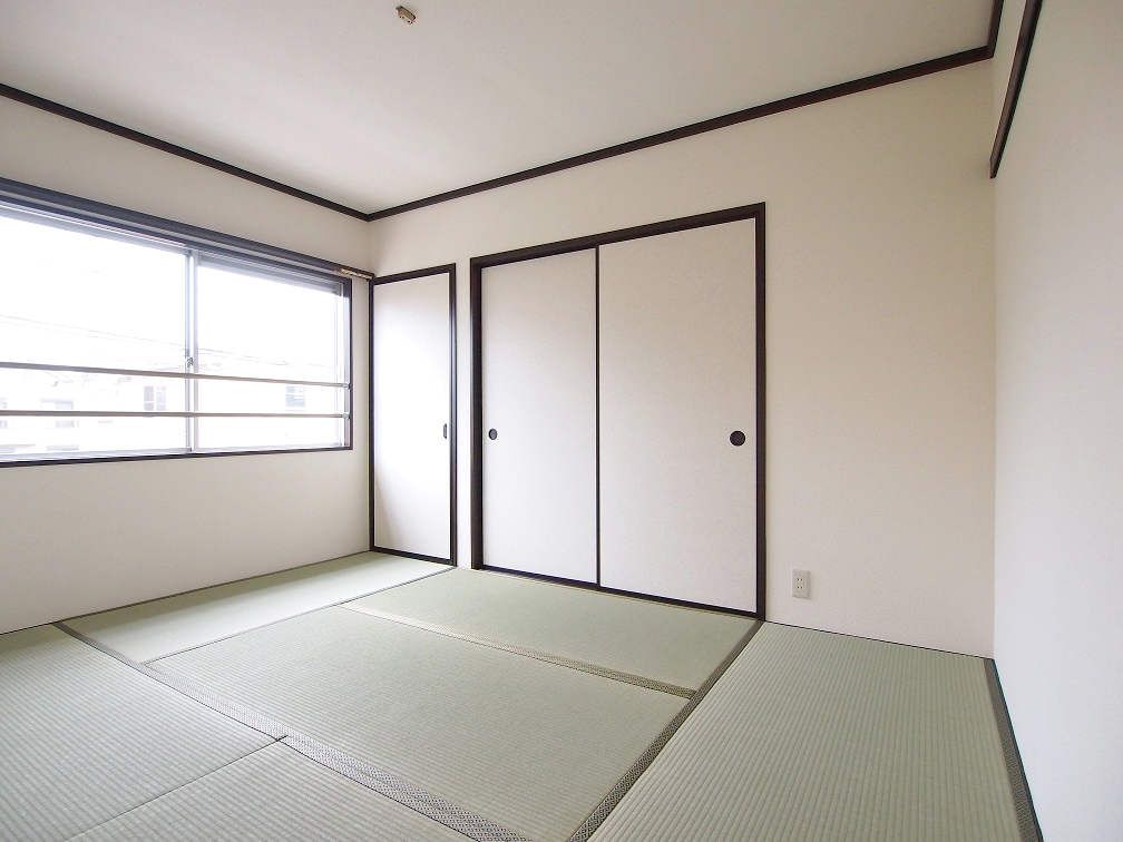 Other room space. The Japanese there is storage of the hammer and the closet of ken