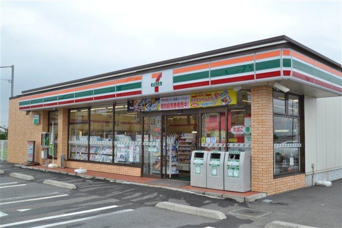 Convenience store. 820m to Seven-Eleven