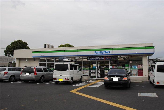 Convenience store. 650m to FamilyMart