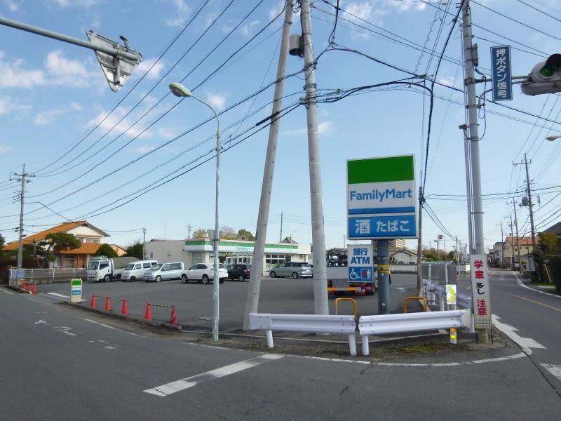 Convenience store. FamilyMart 400m to Kawagoe Kamoda shop