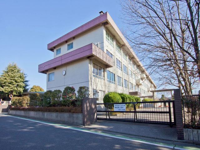 Junior high school. 3300m to Kawagoe Municipal Kawagoe first junior high school