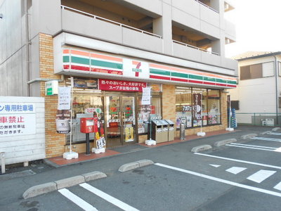 Convenience store. 551m to Seven-Eleven (convenience store)