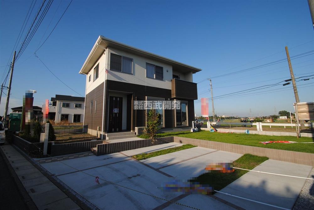 Local photos, including front road. Local (10 May 2013) Shooting