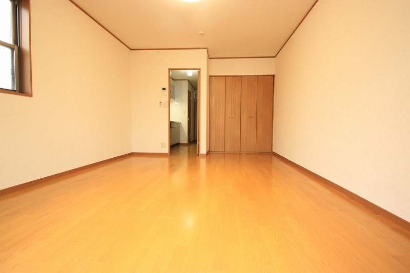 Living and room.  ■ Same apartment It is similar to photo