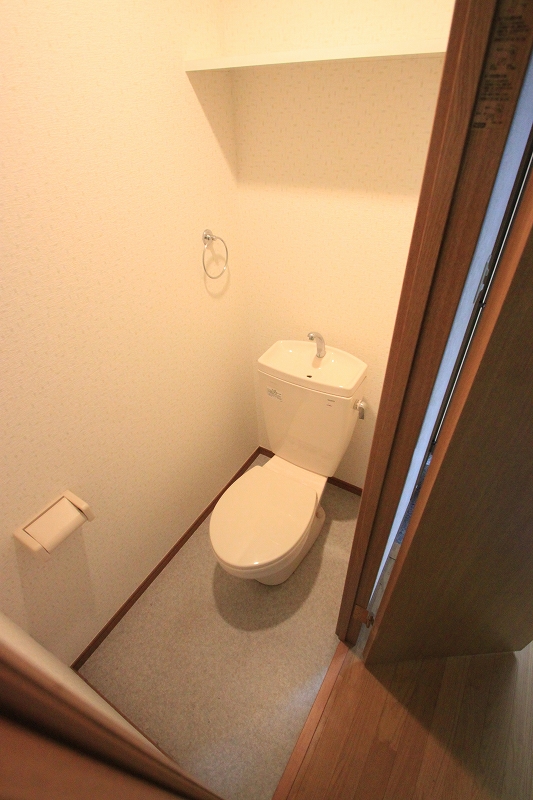 Toilet.  ■ Same apartment It is similar to photo