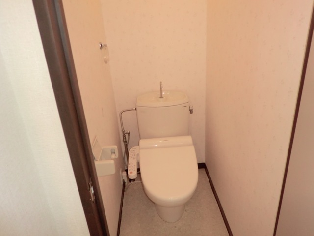 Toilet.  ☆ It is a photograph of the same properties ☆ 