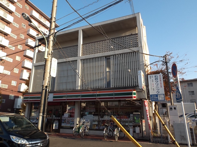 Convenience store. Seven-Eleven (convenience store) to 200m