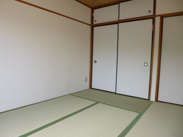 Living and room. I think you calm me tatami room