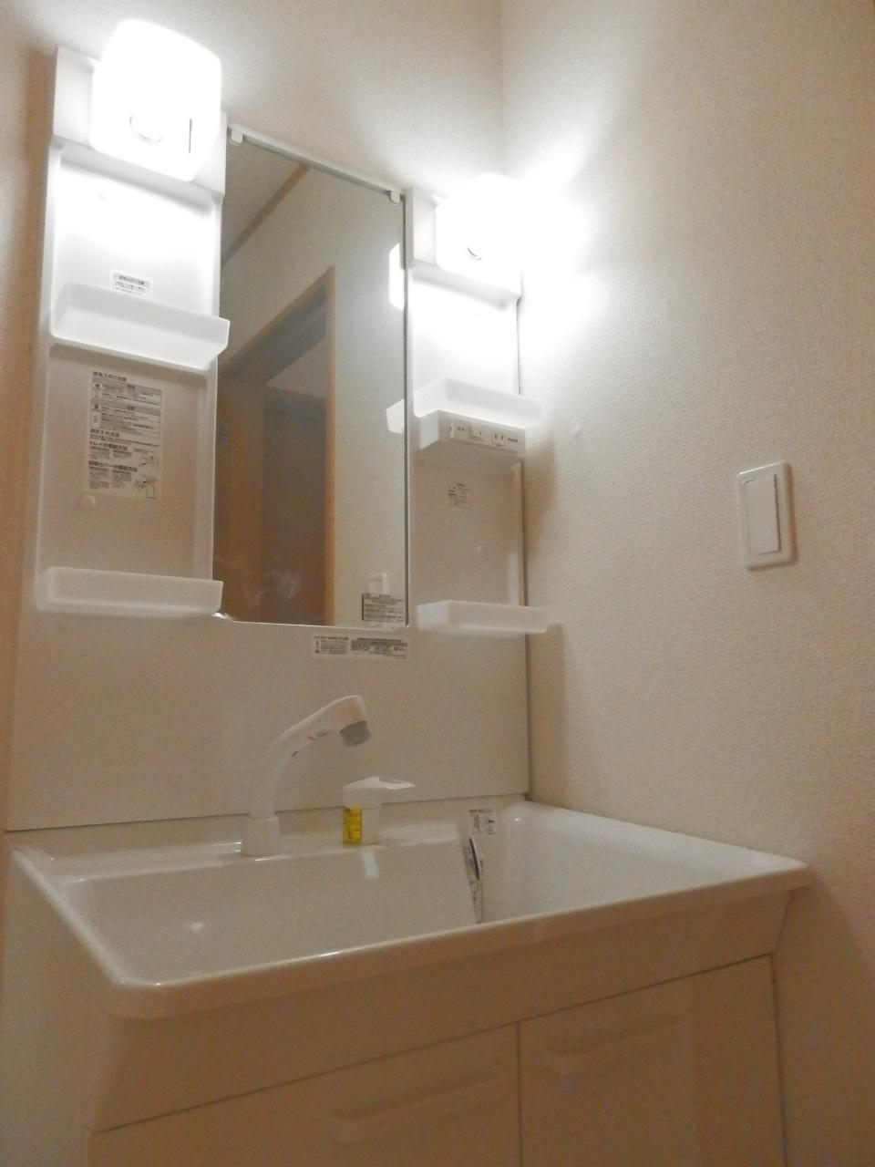 Wash basin, toilet. Indoor (September 2013) Shooting