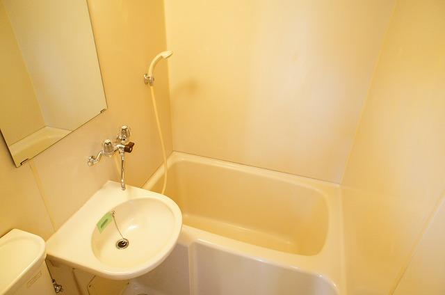 Bath. Indoor image