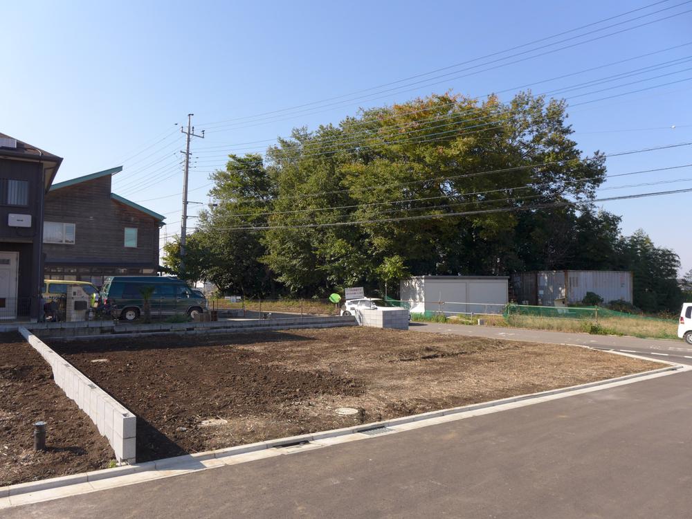 Local photos, including front road. A Building Local (11 May 2013) Shooting