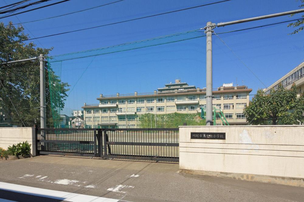 Junior high school. 830m to City Central Elementary School