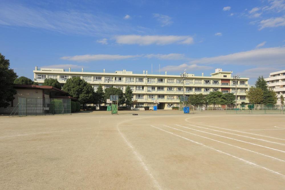 Primary school. Municipal Fujimi 250m up to junior high school