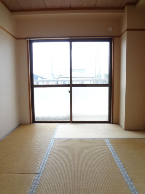 Living and room. It will be healed tatami rooms