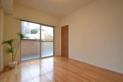 Non-living room. Bright room facing the balcony