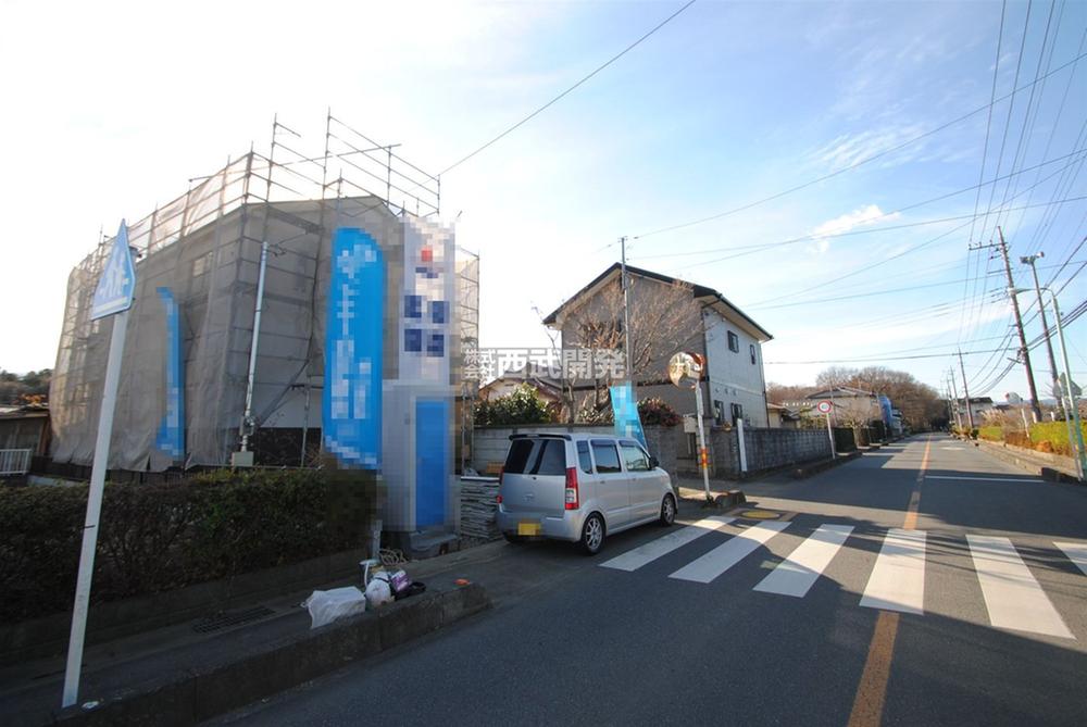 Local photos, including front road. Local (12 May 2013) Shooting