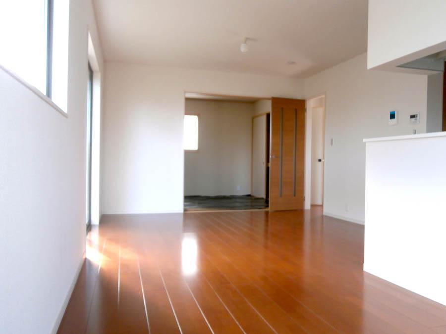 Living. Was building completed. Such as the actual image from per yang, We have to wait all the time so you can see directly.