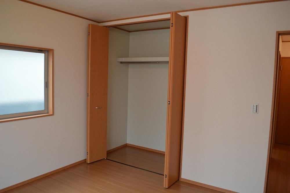 Receipt. ■ Storage is located in each room.