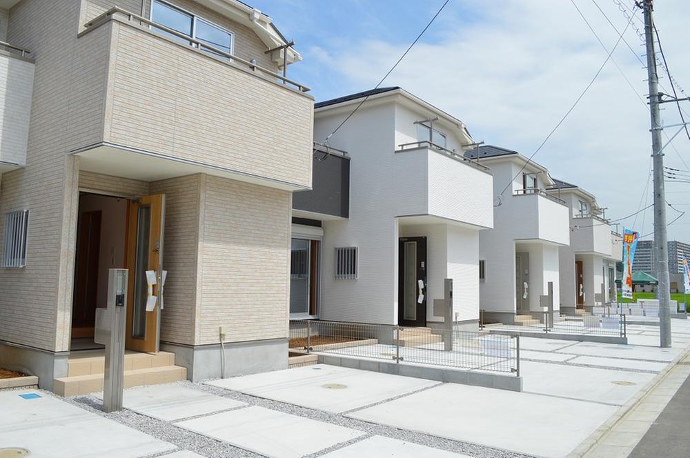 Local appearance photo. ■ 4 Building taken from the (sale already) side Please see the goodness of the day by all means local.