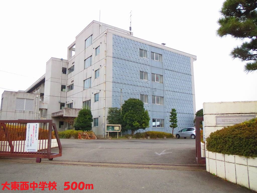 Junior high school. 500m to a large east-west junior high school (junior high school)