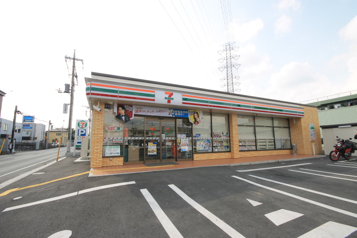 Convenience store. Seven-Eleven Kawagoe Shinjuku 6-chome up (convenience store) 692m