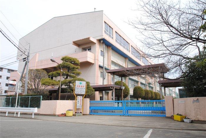 Junior high school. 600m to Kawagoe Municipal Kasumigasekihigashi junior high school