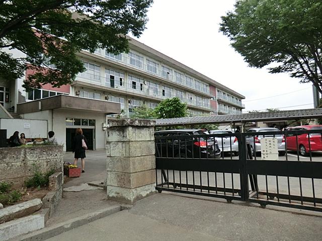 Junior high school. 550m to Kawagoe City high gray junior high school