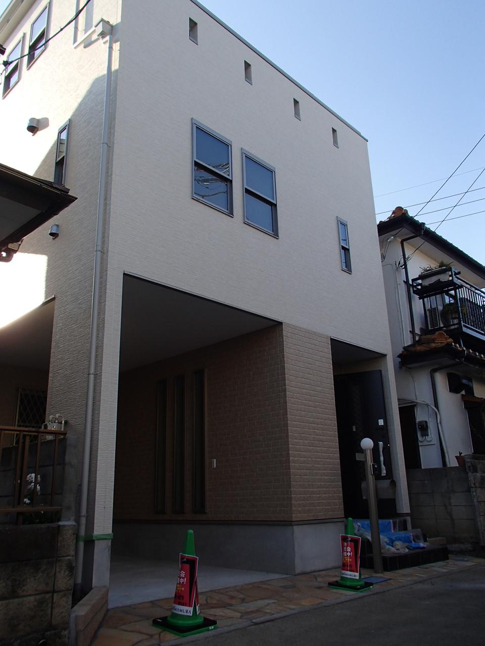 Local photos, including front road. Local (12 May 2013) Shooting