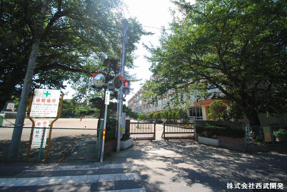 Primary school. Kasumigaseki to Nishi Elementary School 1150m