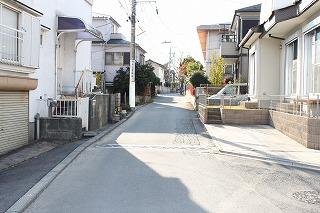 Local photos, including front road. Frontal road