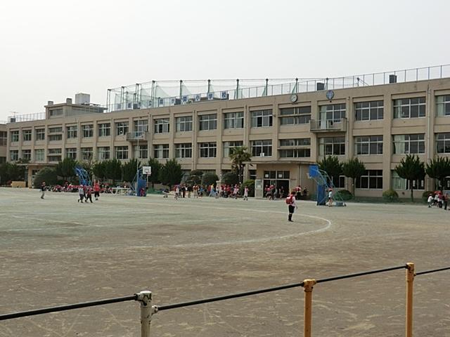 Primary school. Kasumigaseki to elementary school 1400m