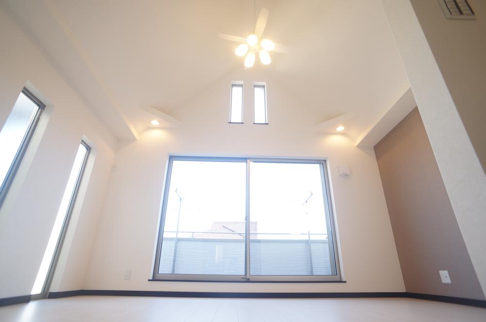 Living. Indoor (11 May 2013) Shooting With ceiling fans, Ceiling is high!