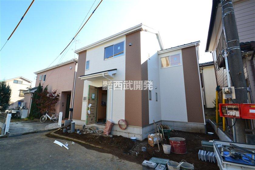 Local photos, including front road. Local (12 May 2013) Shooting