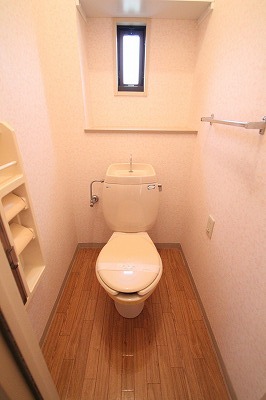 Toilet. Apamanshop Tsurugashima shop TEL: 049-233-7511