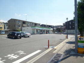 Convenience store. 500m to Family Mart (convenience store)