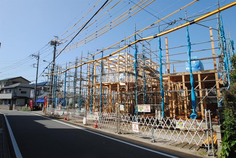 Local photos, including front road. Local (10 May 2013) Shooting