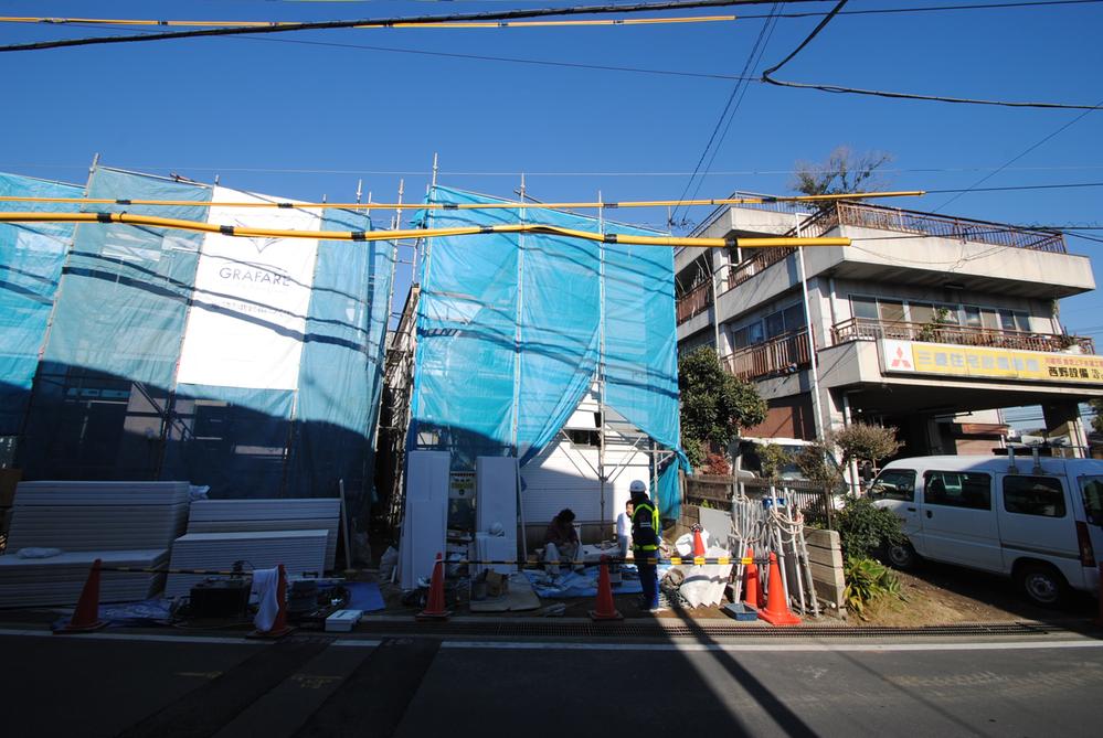 Local photos, including front road. Local (12 May 2013) Shooting Building 3
