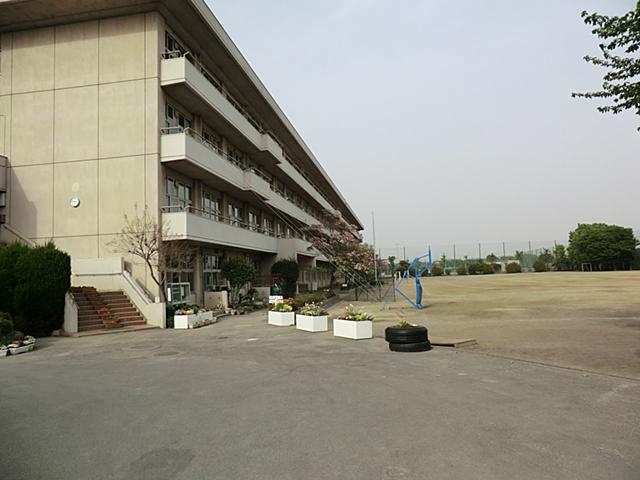Primary school. Kawagoe Municipal Kasumigaseki to Nishi Elementary School 1500m