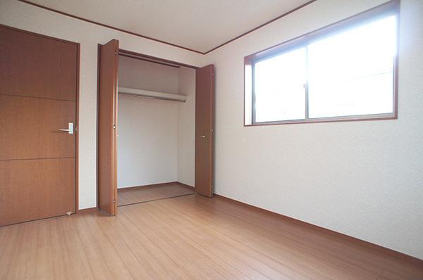 Non-living room. 1 Building