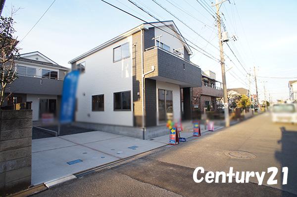 Local photos, including front road. 12 / 17 shooting