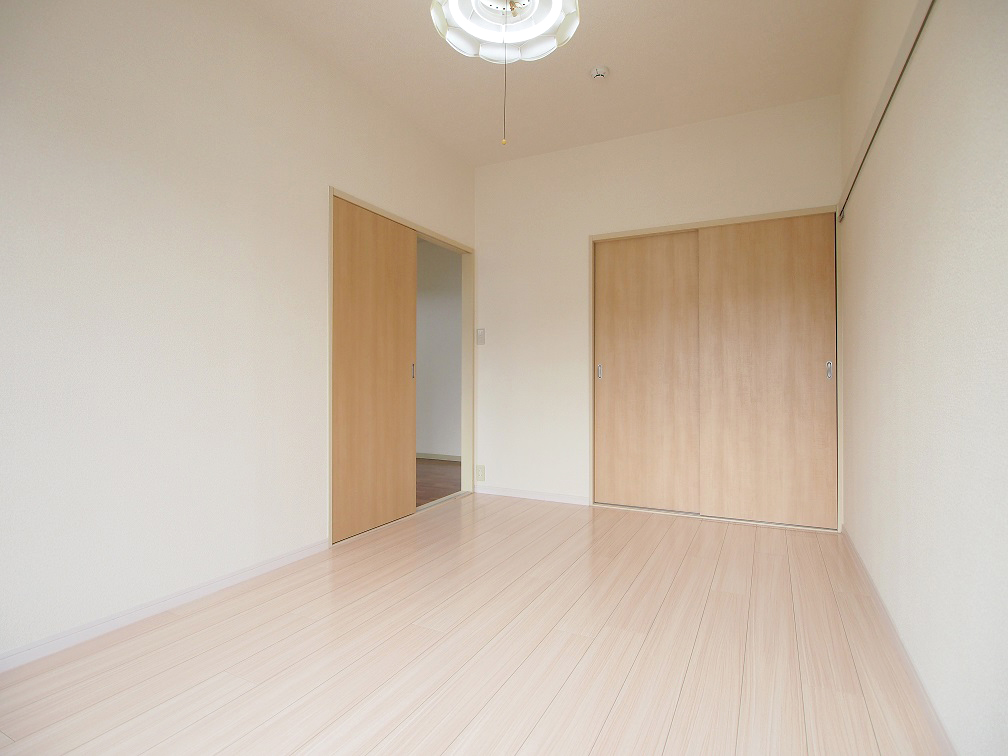 Other room space. It was renovated from Japanese-style rooms to Western-style