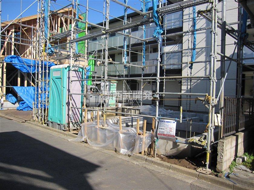 Local photos, including front road. Local (11 May 2013) Shooting