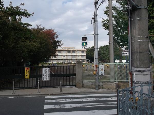 Primary school. 520m up to elementary school Kawagoe first elementary school