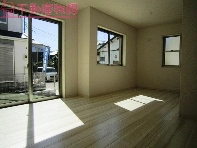 Same specifications photos (living)