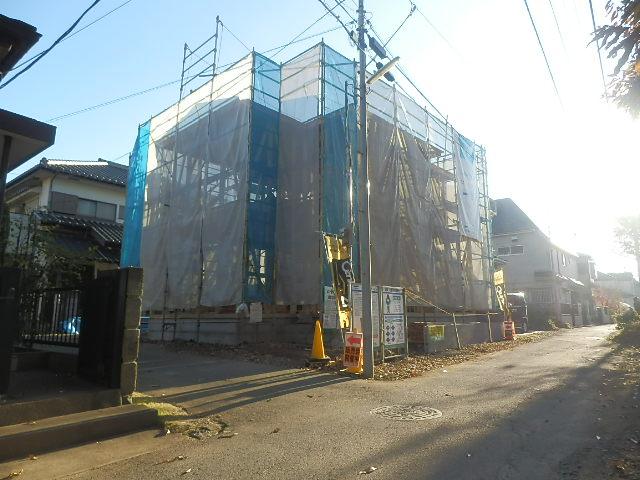 Local photos, including front road. Local (12 May 2013) Shooting