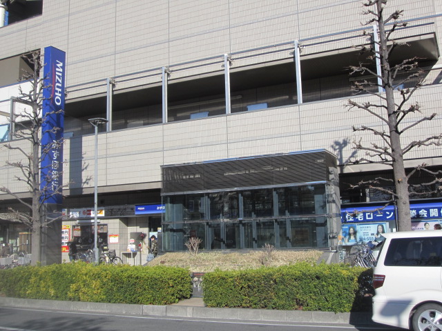 Bank. Mizuho 192m by the trust bank Kawagoe Branch (Bank)