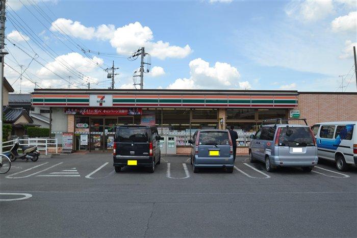 Convenience store. 340m to Seven-Eleven